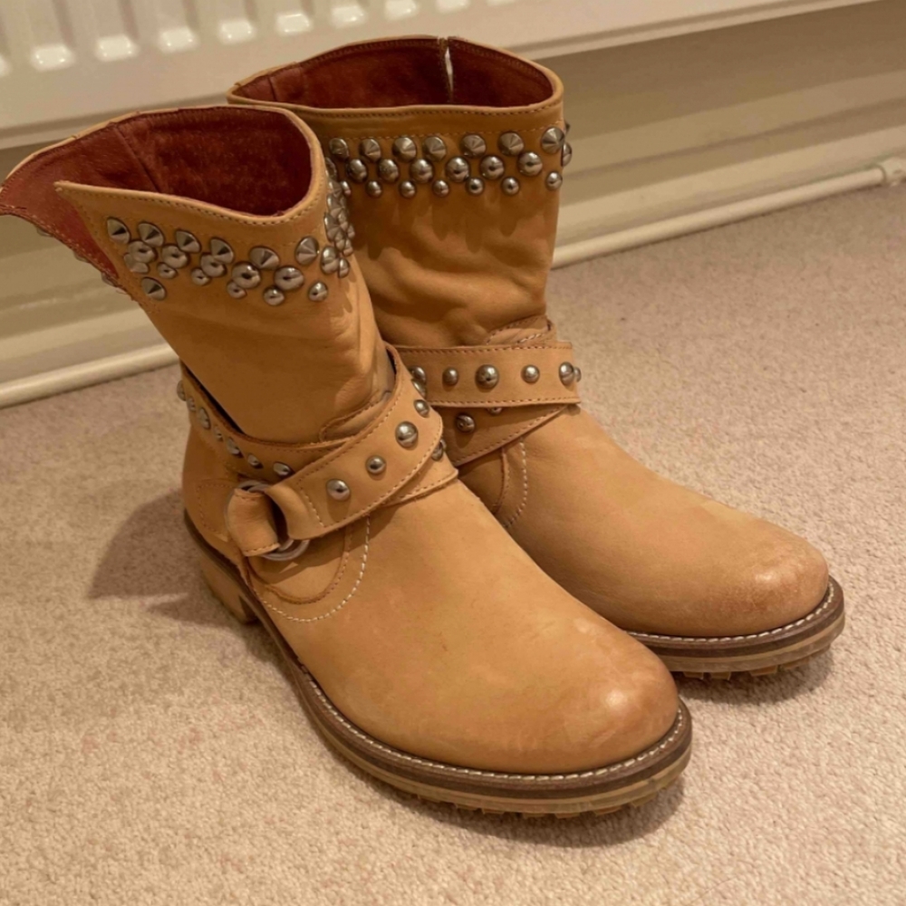 CHIARA FERRAGNI Studded Boot